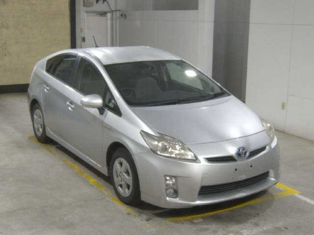 TOYOTA PRIUS — фото