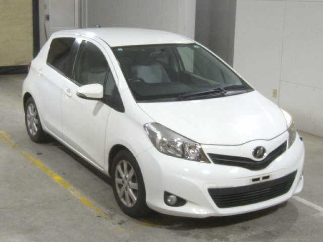 TOYOTA VITZ — фото