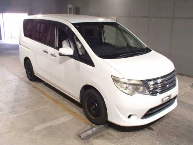NISSAN SERENA — фото