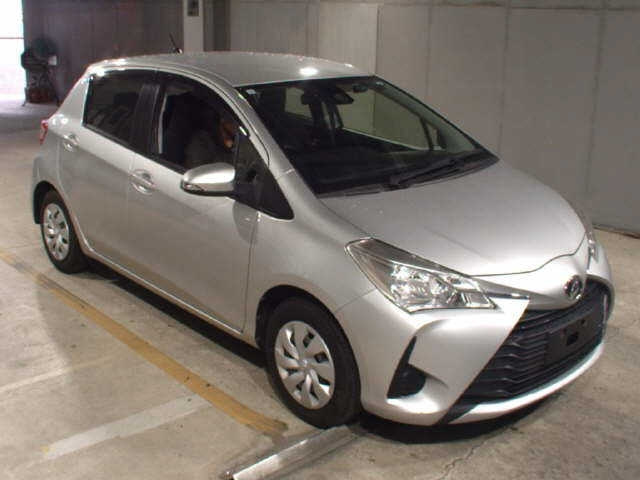 TOYOTA VITZ — фото