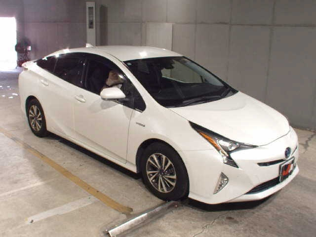 TOYOTA PRIUS — фото