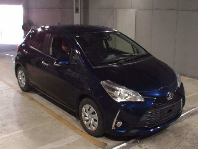 TOYOTA VITZ — фото