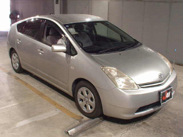 TOYOTA PRIUS — фото