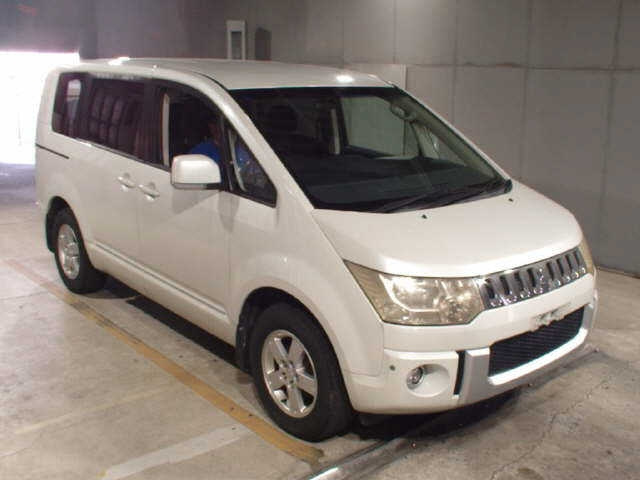 MITSUBISHI DELICA — фото