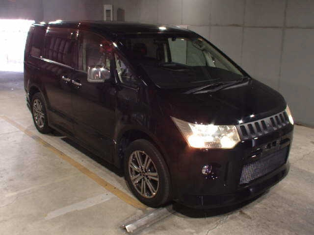 MITSUBISHI DELICA — фото