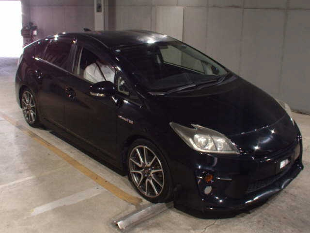 TOYOTA PRIUS — фото