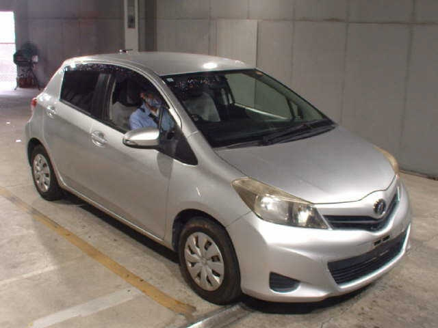 TOYOTA VITZ — фото