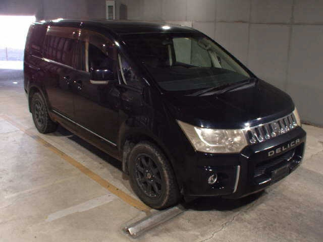 MITSUBISHI DELICA — фото