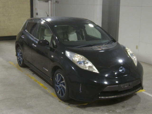 NISSAN LEAF — фото