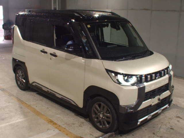 MITSUBISHI DELICA — фото