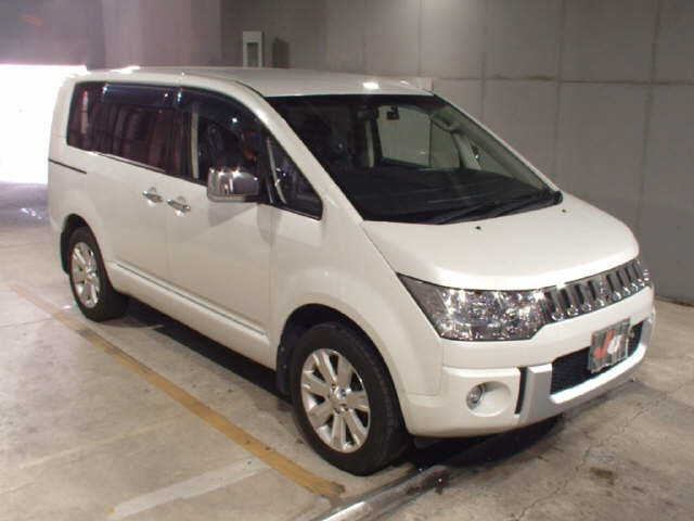 MITSUBISHI DELICA — фото