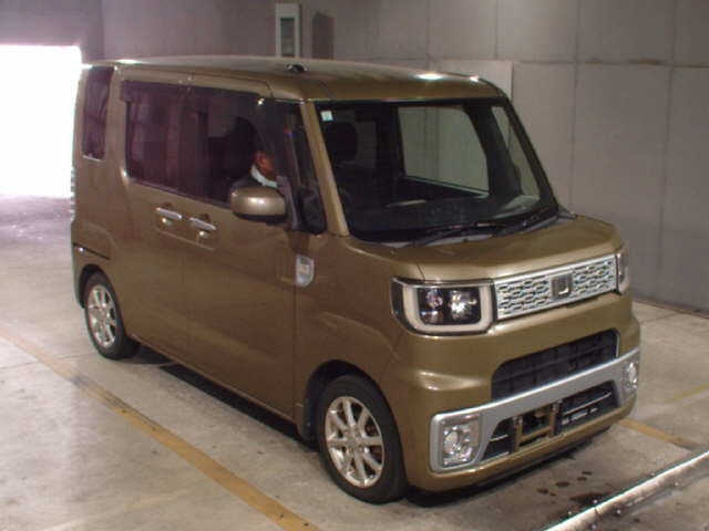DAIHATSU WAKE