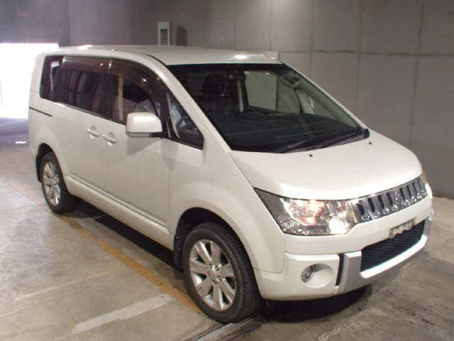 MITSUBISHI DELICA D5