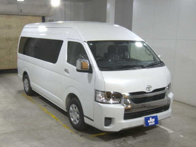 TOYOTA HIACE — фото