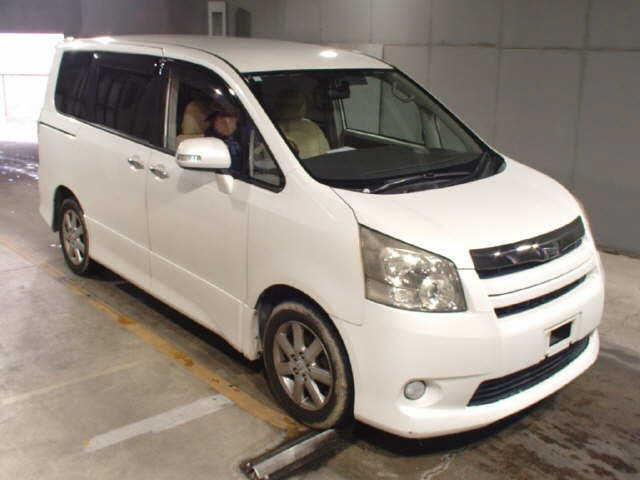 TOYOTA NOAH — фото
