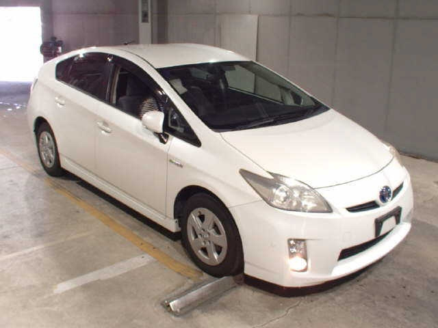 TOYOTA PRIUS — фото