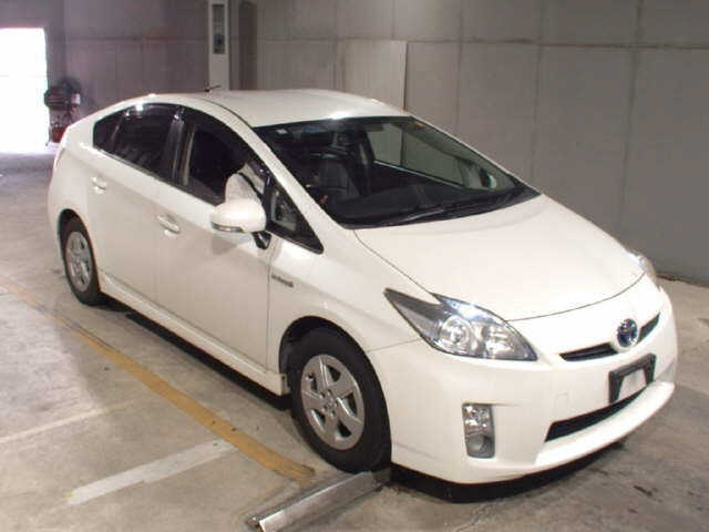 TOYOTA PRIUS — фото