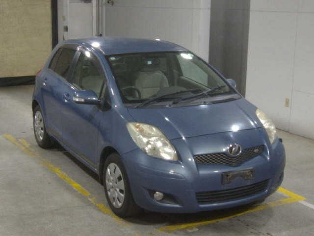 TOYOTA VITZ — фото
