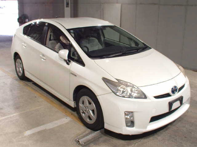 TOYOTA PRIUS — фото