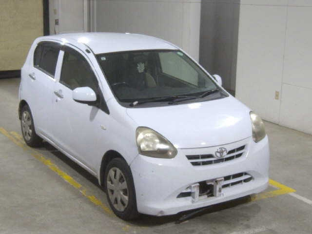 TOYOTA PIXIS — фото