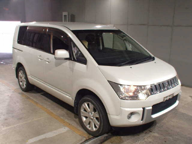 MITSUBISHI DELICA — фото
