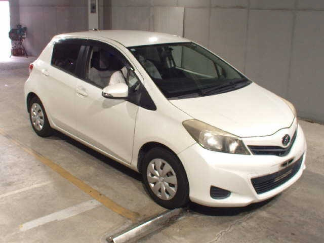 TOYOTA VITZ — фото