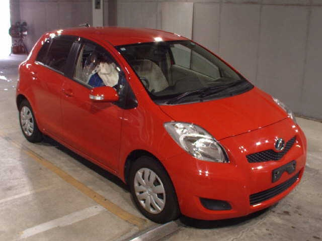 TOYOTA VITZ — фото