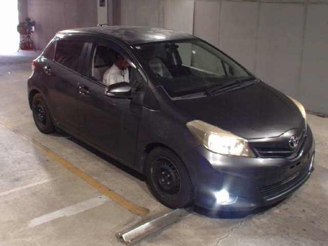 TOYOTA VITZ — фото