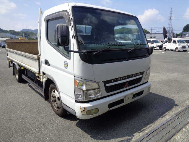 MITSUBISHI CANTER — фото