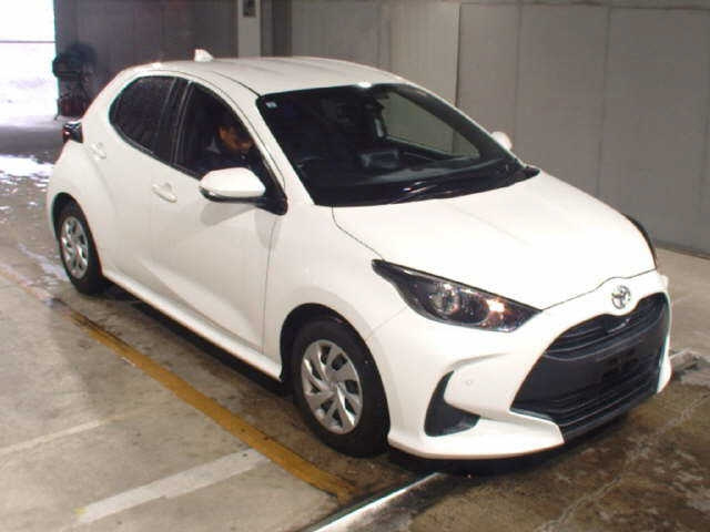 TOYOTA YARIS — фото