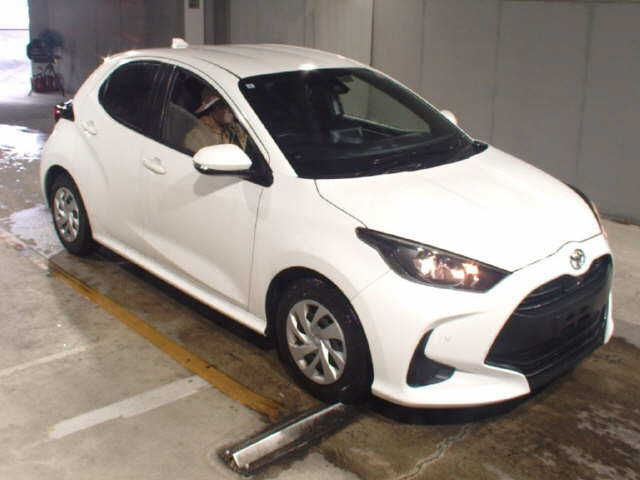 TOYOTA YARIS — фото