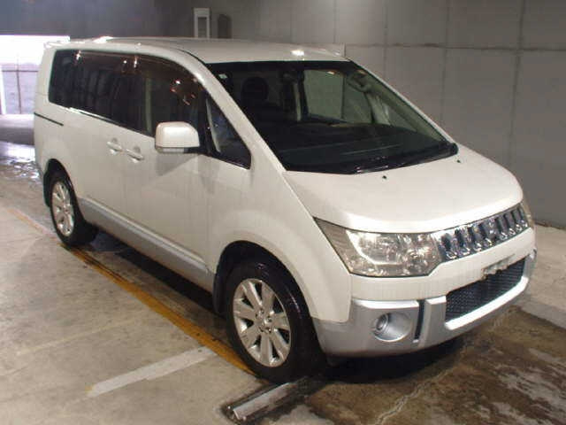 MITSUBISHI DELICA — фото