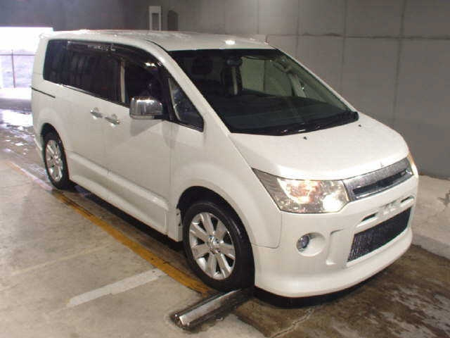 MITSUBISHI DELICA — фото