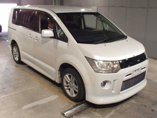 MITSUBISHI DELICA — фото