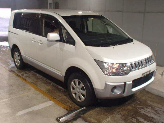 MITSUBISHI DELICA — фото