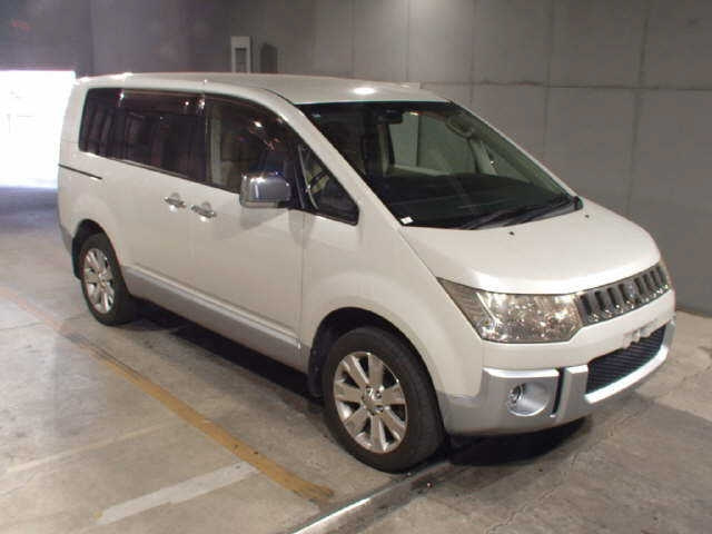 MITSUBISHI DELICA — фото