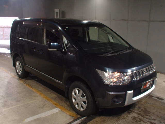 MITSUBISHI DELICA — фото