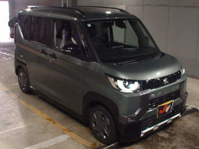 MITSUBISHI DELICA — фото