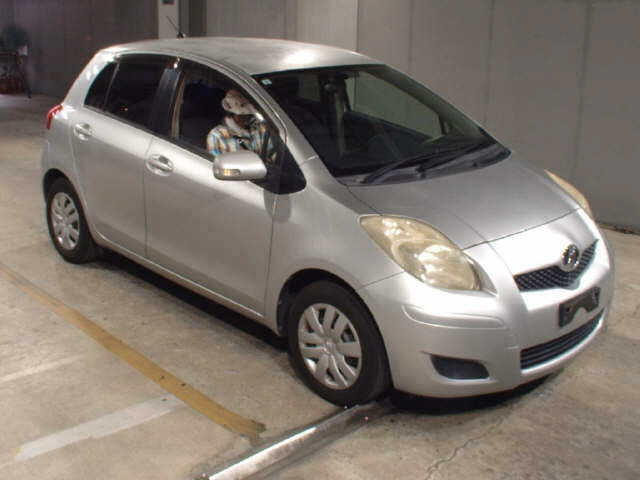 TOYOTA VITZ — фото