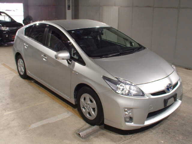 TOYOTA PRIUS — фото