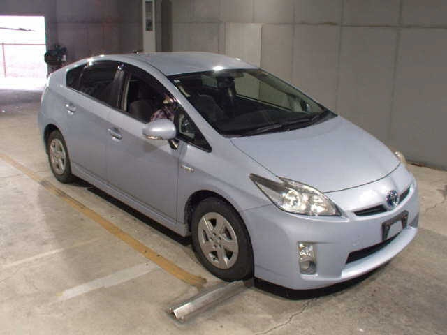 TOYOTA PRIUS — фото