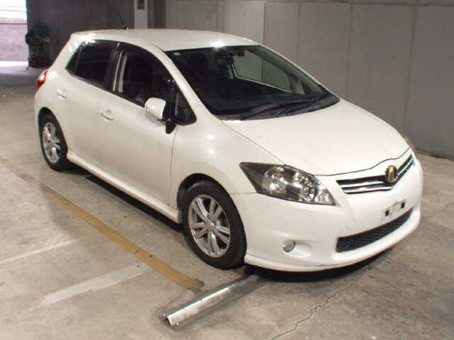 TOYOTA AURIS — фото