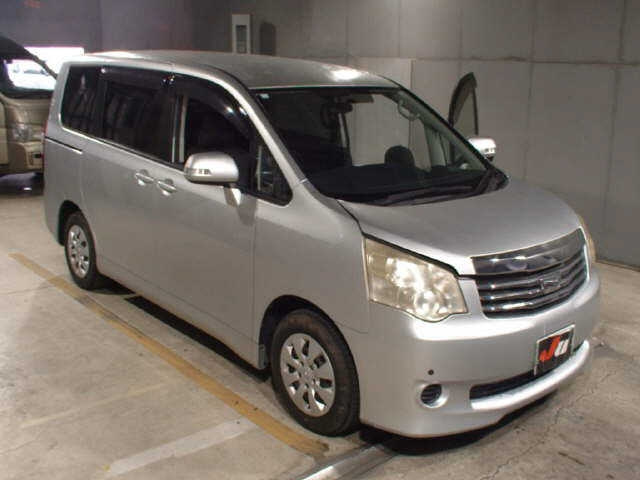TOYOTA NOAH — фото