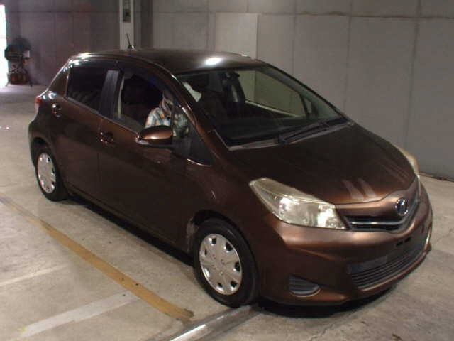 TOYOTA VITZ — фото