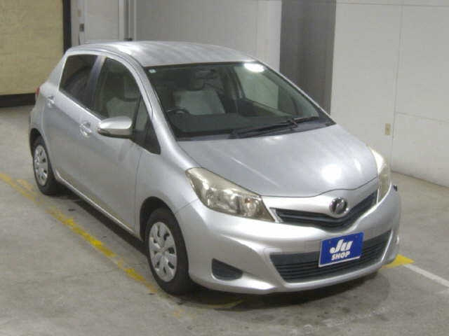 TOYOTA VITZ — фото