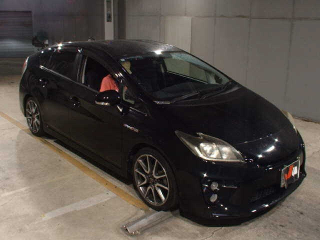 TOYOTA PRIUS — фото