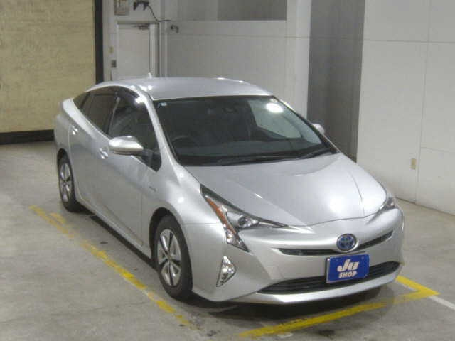 TOYOTA PRIUS — фото