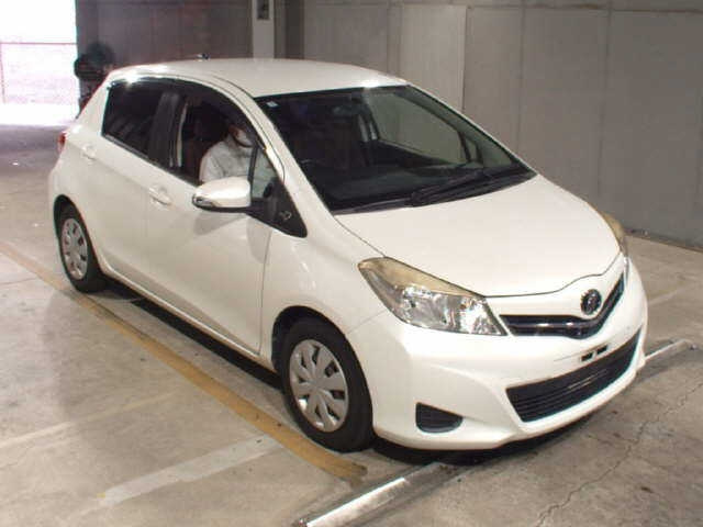 TOYOTA VITZ — фото