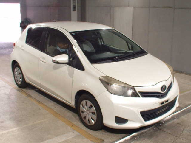 TOYOTA VITZ — фото