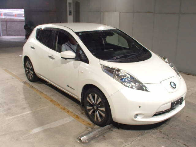 NISSAN LEAF — фото